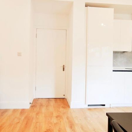 Phlox Garden Apartment Сътън Екстериор снимка