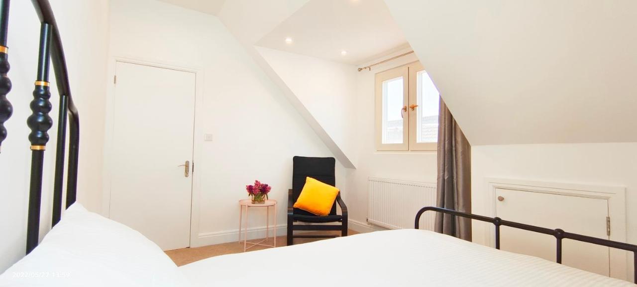 Phlox Garden Apartment Сътън Екстериор снимка