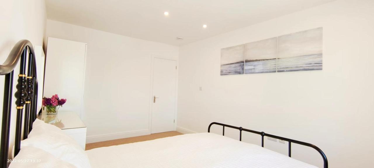 Phlox Garden Apartment Сътън Екстериор снимка