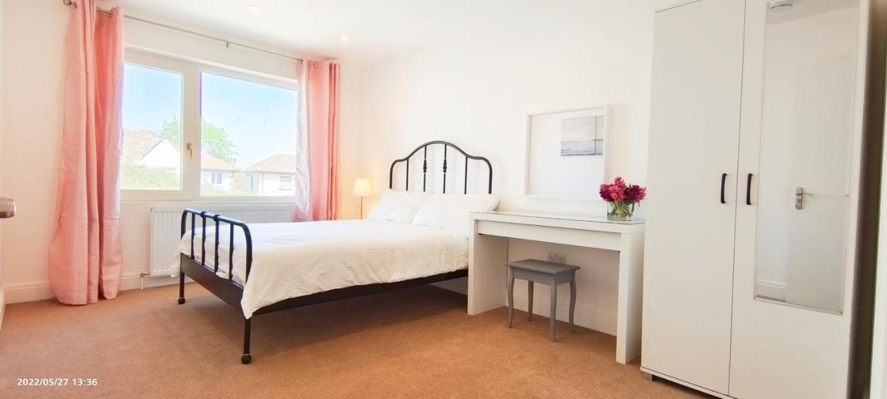 Phlox Garden Apartment Сътън Екстериор снимка