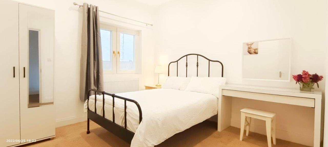 Phlox Garden Apartment Сътън Екстериор снимка