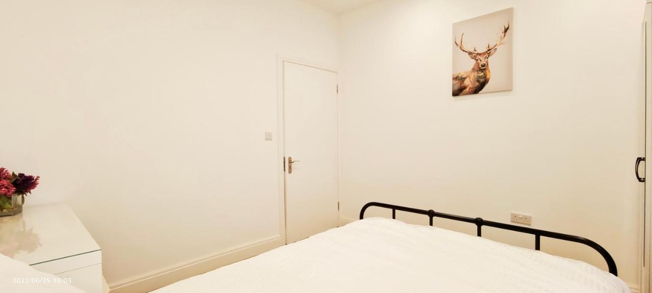 Phlox Garden Apartment Сътън Екстериор снимка