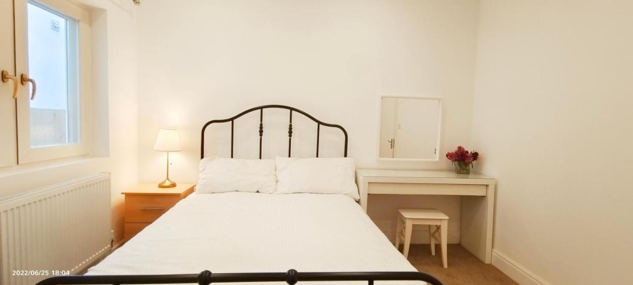 Phlox Garden Apartment Сътън Екстериор снимка
