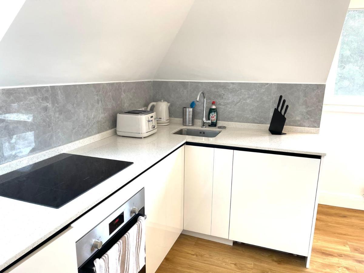 Phlox Garden Apartment Сътън Екстериор снимка