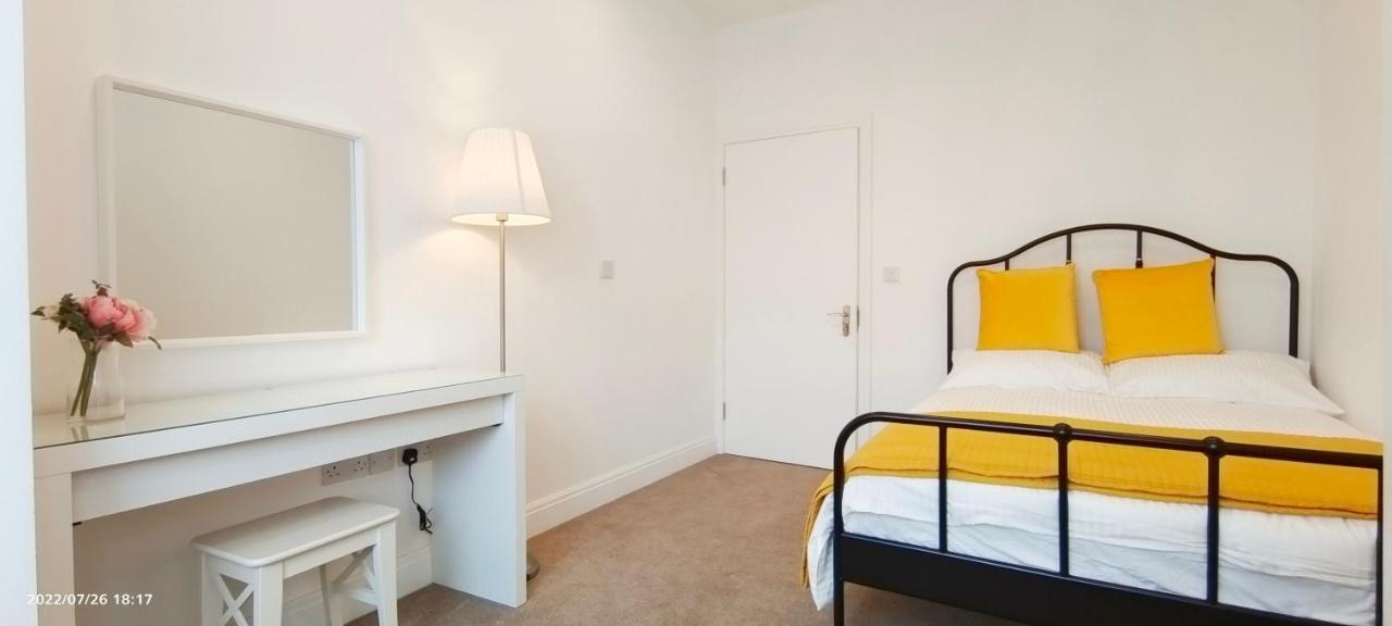 Phlox Garden Apartment Сътън Екстериор снимка