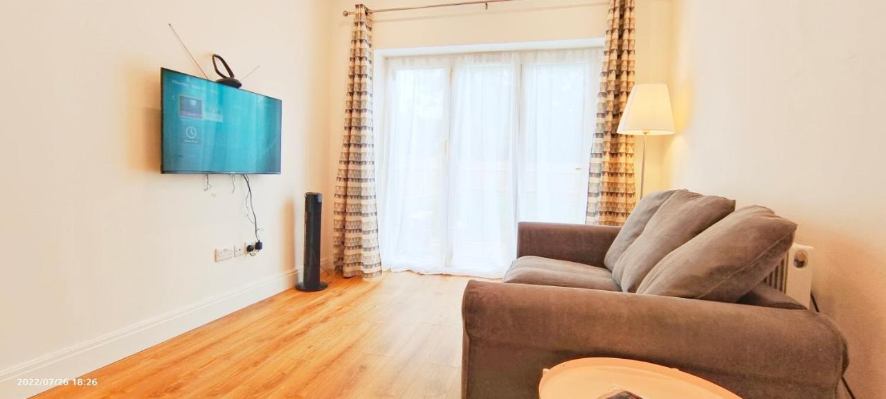 Phlox Garden Apartment Сътън Екстериор снимка