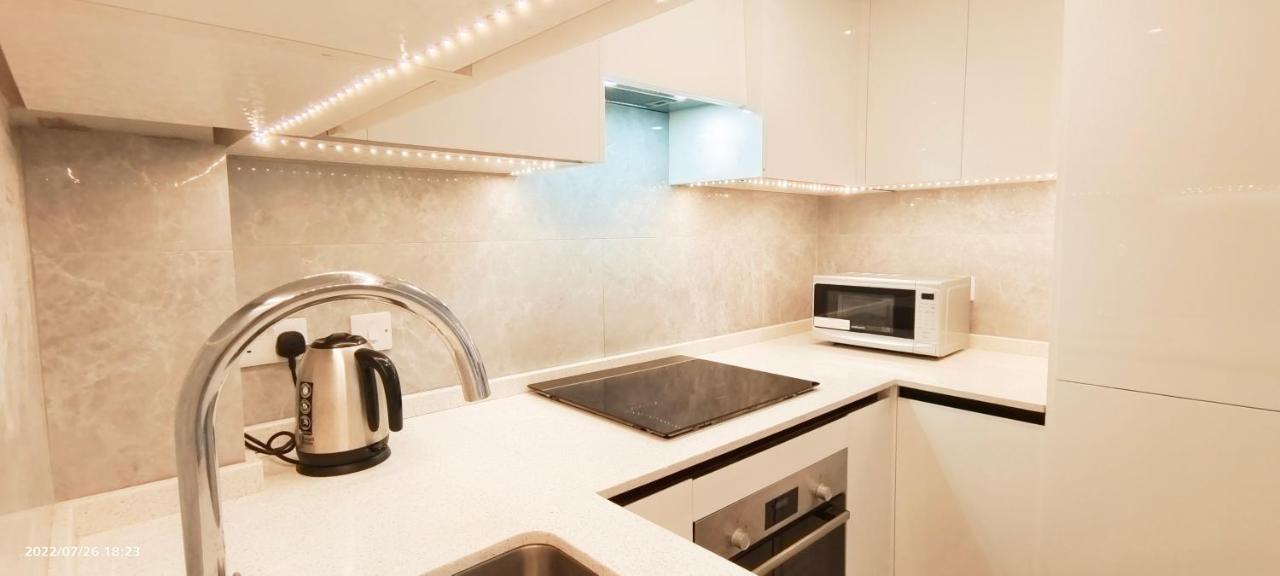 Phlox Garden Apartment Сътън Екстериор снимка